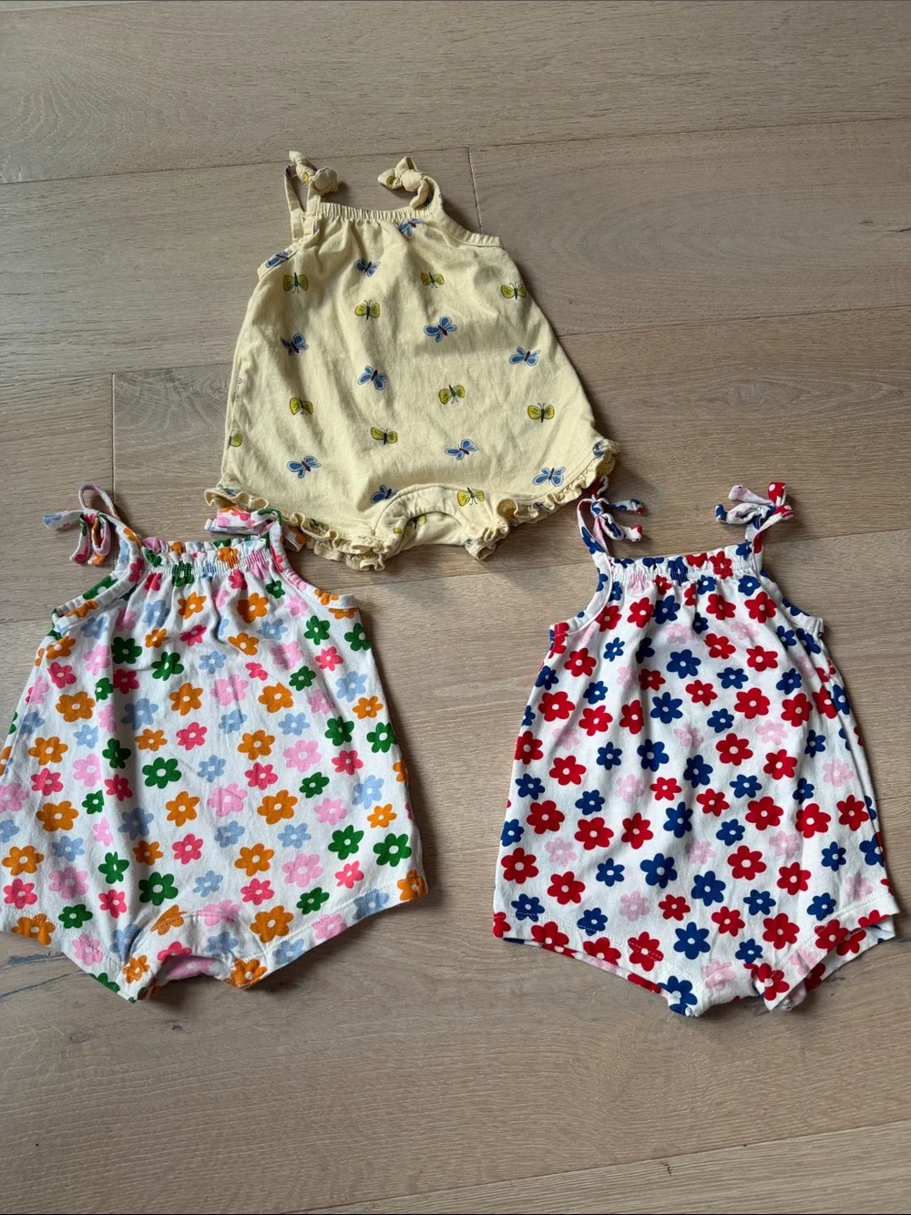 Bundle of 3 Baby Floral Rompers Yellow Multicolor Red/Blue Flowers old navy 3-6